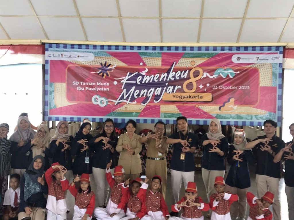 Kegiatan Kemenkeu Mengajar di Pendapa Agung Tamansiswa.